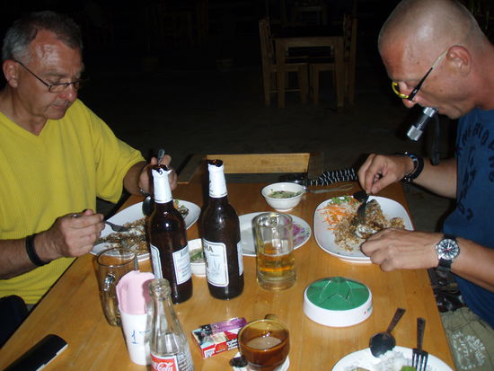 man beachte die Taschenlampe