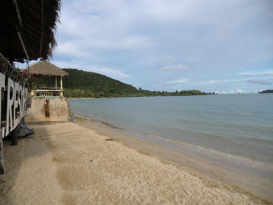 linksseitig vom Resort