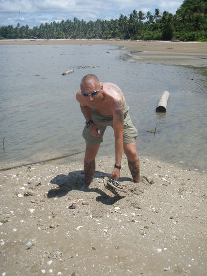 versinken plötzlich im Sand - huch, wo ist der Schlappen ??