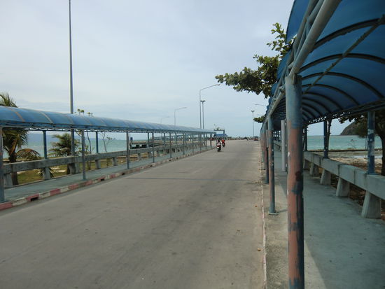 der Weg vom / zum Pier