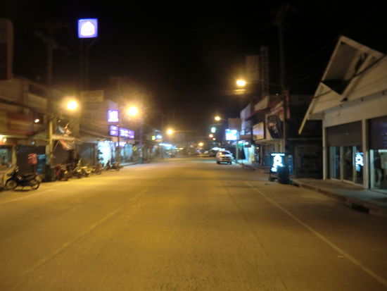 Abends um 22.00 Uhr in Thongsala