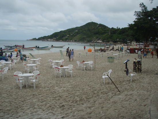 der Partystrand rechtsseitig