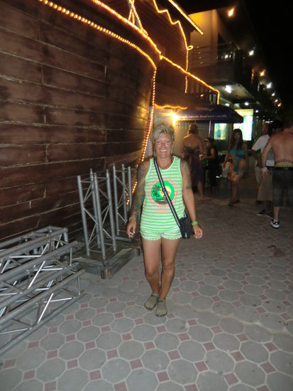 Tanja leicht gestreift in weiß / neongrüner Kombination