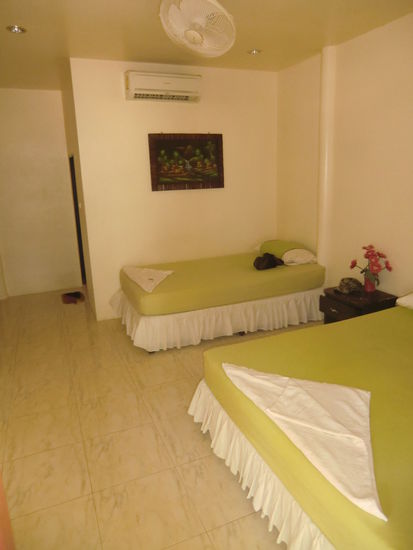 ......das Zimmer ( für 1000 THB pro Nacht )...aber nur Kaltwasser..