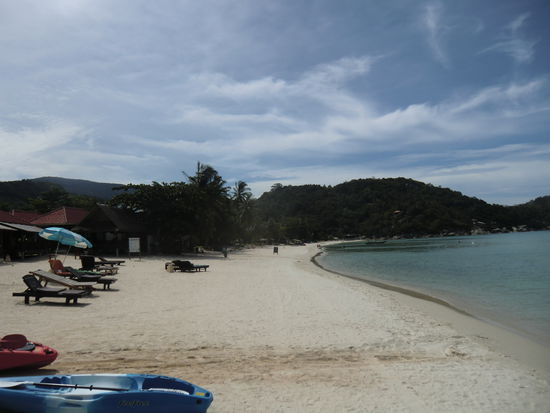der Strand Haad Thong Nai Tan Yai linksseitig