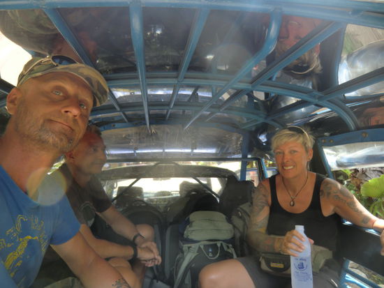 ...und schon wieder im Taxi....