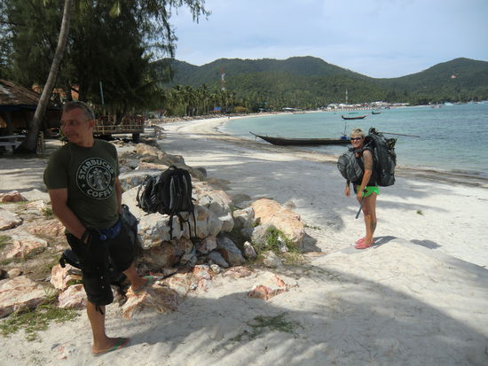 Aufbruch. Im Hintergrund "unser" Boot