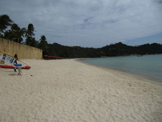 der Strand von Thong Nai Pan Noi linksseitig