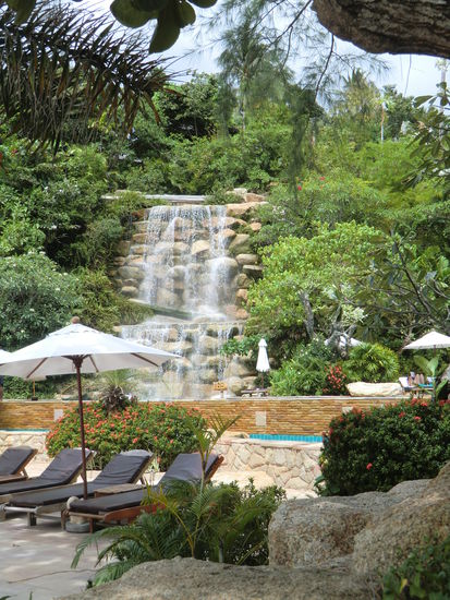 Wasserfall im "Santhya Resort &amp; Spa"