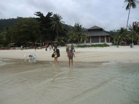 ....da stürmt der Rest auch schon los...