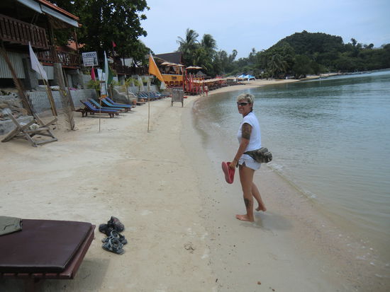 immer schön vorsichtig, der Strand ist hier nicht wirklich breit !!!