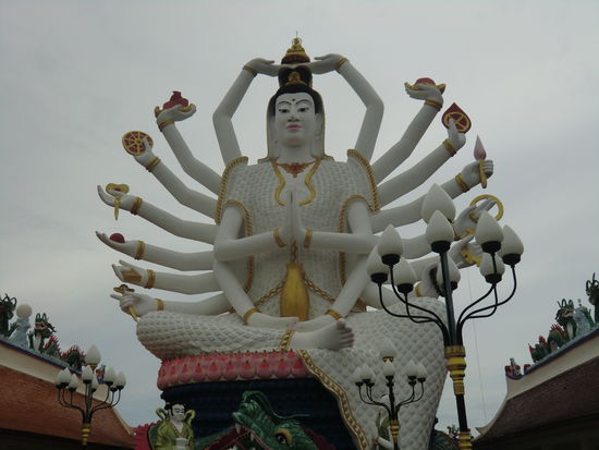 Großaufnahme vom 18-armigen Buddha