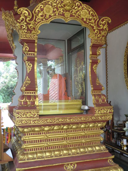 da sitzt er..und das seit über 20 Jahren....