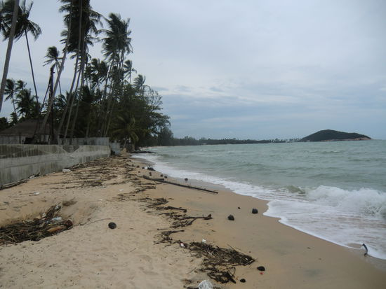 der Strand "Lipa Noi" linksseitig