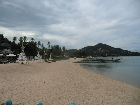 der Strand hinter den "Baan Haad Resort" weiter Richtung Norden