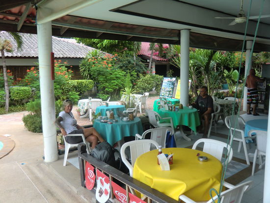 warten auf unseren Taxifahrer.