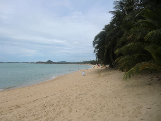 der Strand von Mae Nam rechtsseitig