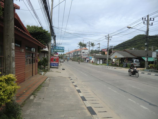 Hauptstraße von "Mae Nam" Richtung Nathon