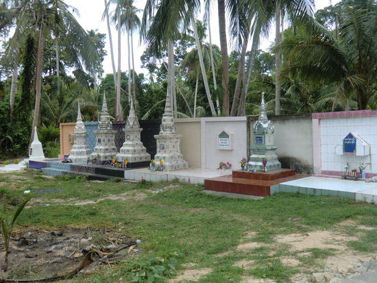 Friedhof am Wat Phu Khao Thong