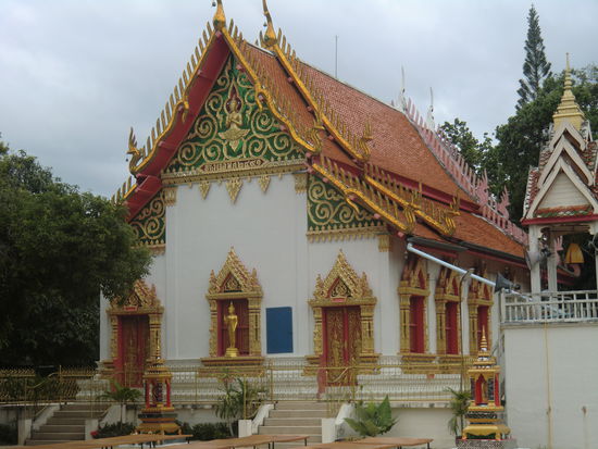 Wat Phu Khao Thong