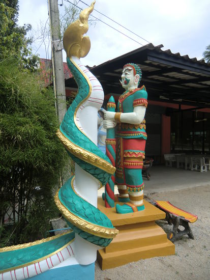 Statue neben der Treppe