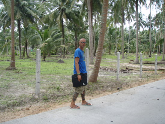 glücklicher Urlauber mit Laptop in der Wallachei.... 