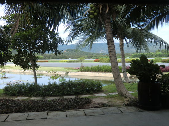 Wartebereich mit Blick auf die Landebahn