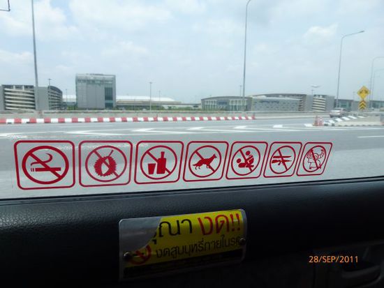 dieses Schild im Taxi hat uns besonders gefallen !!!