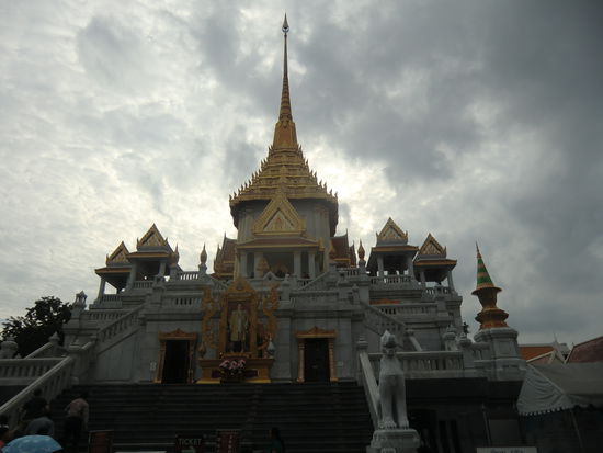 Wat Traimit