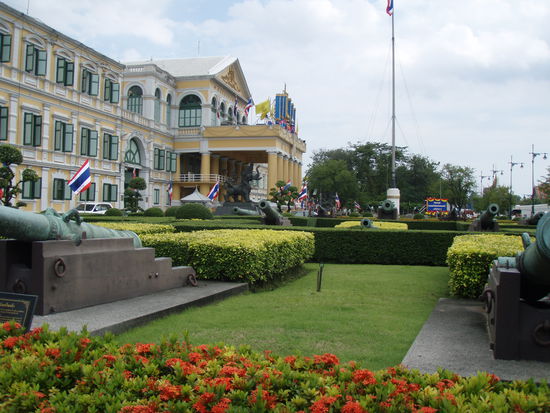 ....vorbei am Verteidigungsministerium......