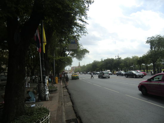 vorbei am Sanam Luang