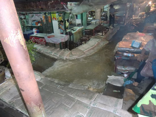 alles steht wieder unter Wasser