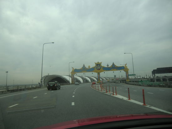 der Flughafen kommt in Sicht