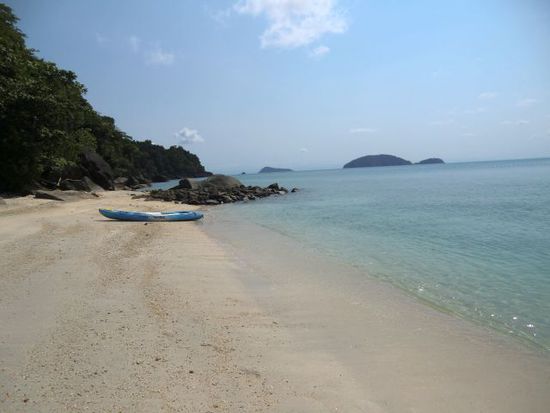 unser Boot am fremden Strand