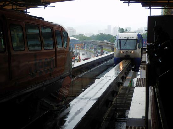 unsere Monorail trift ein