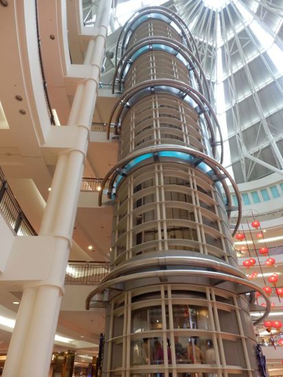 Aufzüge im Einkaufszentrum Petrona Twin Towers