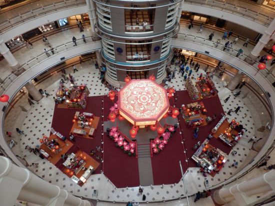 ein Blick aus den oberen Etagen nach unten