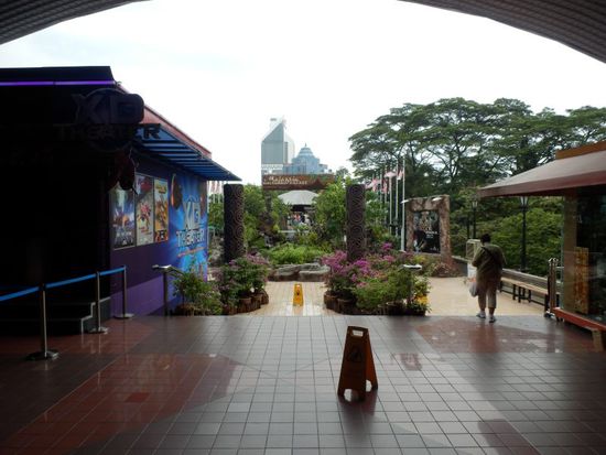 Vorplatz vom KL Tower