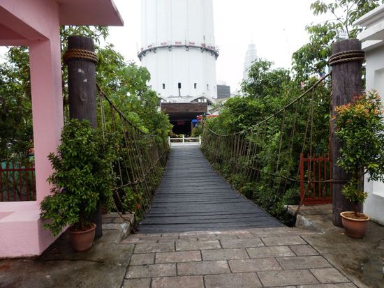 der Weg zum Vorplatz