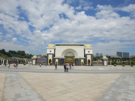 Eingang zum Königspalast "Istana Negara"