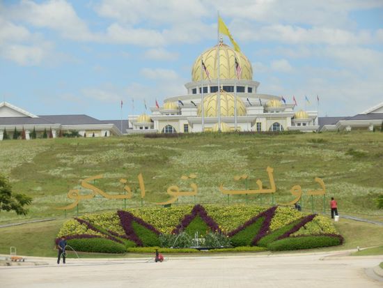 Der Palast mit Tele aufgenommen