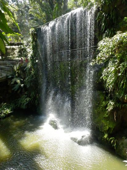 und der Wasserfall von vorne