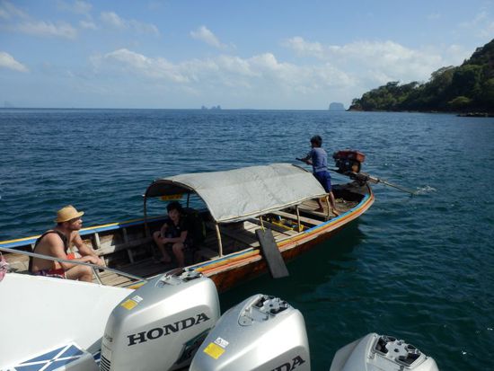 da ist es auch schon...unser Taxiboot