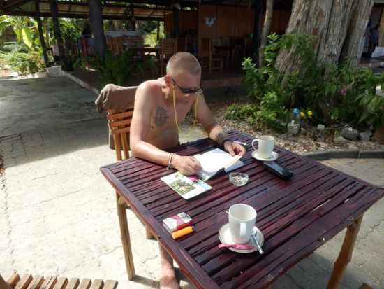 Bibo schaut schon mal was es so zu erkunden gibt