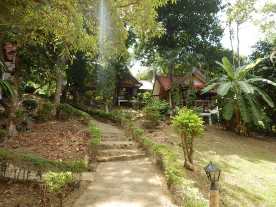 es ist der dunkle da in der Mitte, gleich rechts neben dem Lichtstrahl