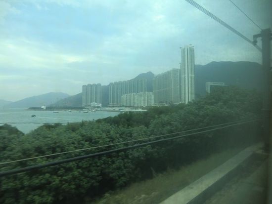 die ersten Hochhäuser sind schon auf der Anfahrt zu sehen.