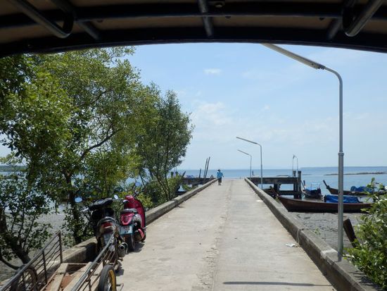 rückwärts auf den Pier, aber bitte schön langsam !!!!!