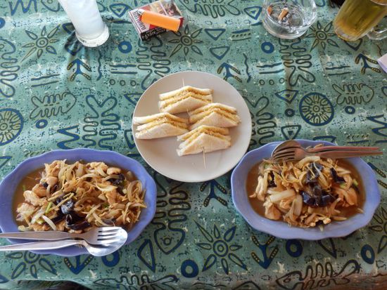 Fried Chicken with Ginger und Garlic Bread