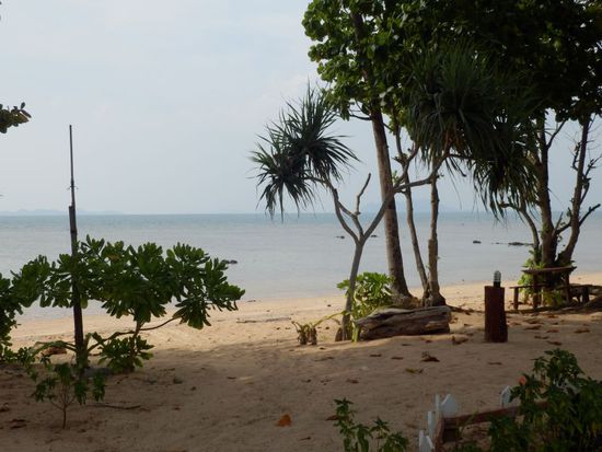 hier die Aussicht auf den Strand vom Libong Beach Resort