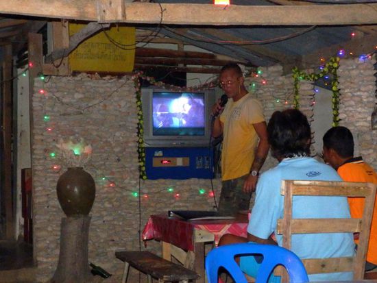der Bibo singt tatsächlich Karaoke...Job2do.....doo...doo...doo